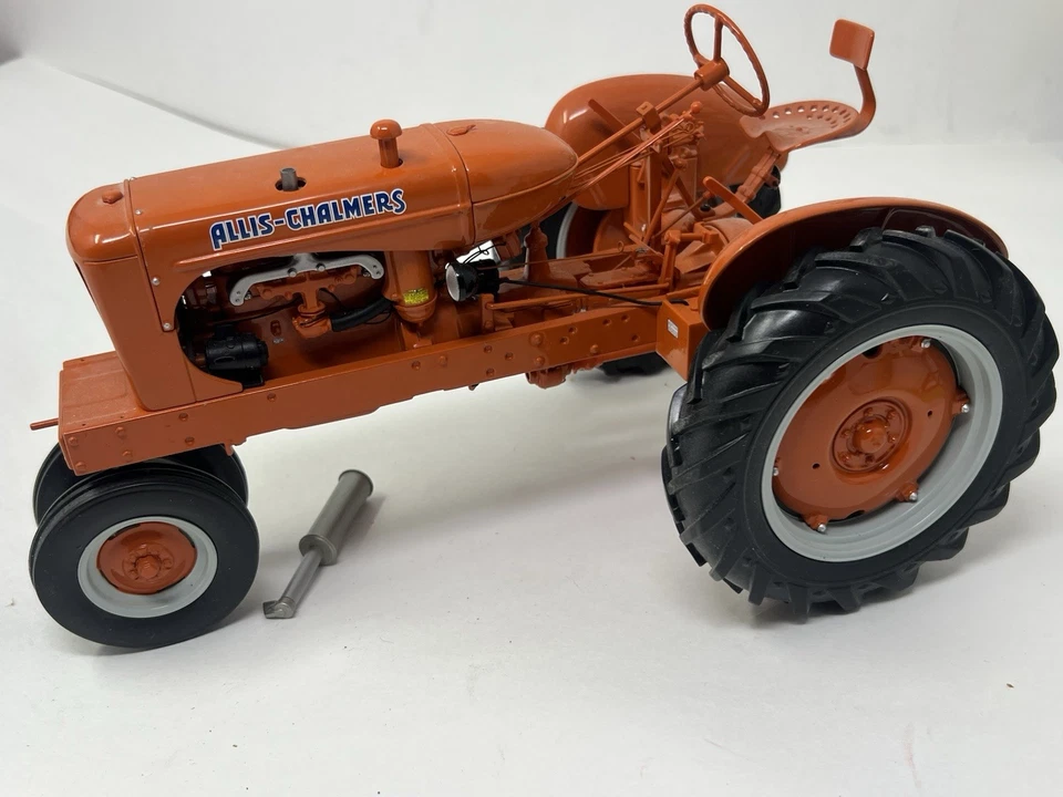 FRANKLIN MINT ALLIS CHALMERS WC TRACTOR 1:12 SCALE - Image 2 of 4