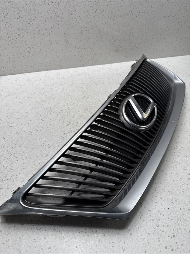 06-08 LEXUS IS250 IS350 FRONT UPPER GRILLE W/ EMBLEM OEM - Imagem 4 de 4