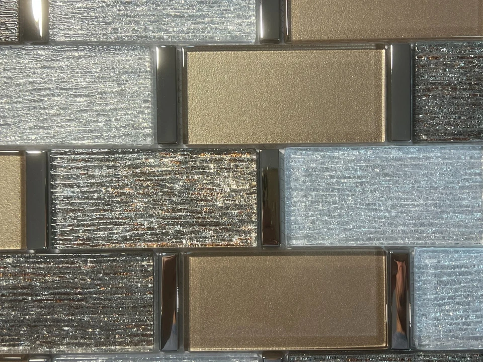 NY13N Silver/Gold Glass Mosaic Tile Kitchen Bathroom Backsplash, 7 sheets - Image 2 of 4