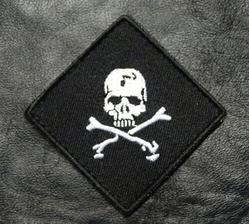 SKULL BONES DEATH 4 CORNER HOOK FASTENER PATCH - Picture 2 of 2
