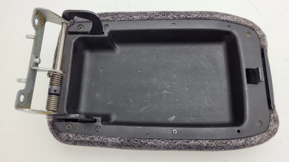 1995 - 1996 年雷克萨斯 ES300 中控台盖扶手灰色布原始设备制造商 — 第 3/4 张图片