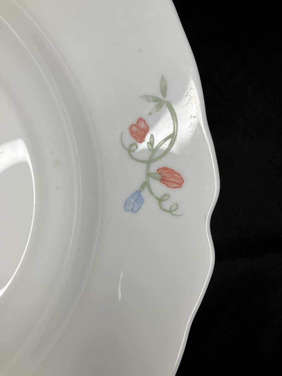 Arcopal Pois de Senteur Dinner Plate ~11 Inch White Floral Arcopal Pois de Senteur Dinner Plate ~11 Inch White Floral