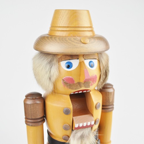 Cascanueces - Montes Metálicos - EKM - Arte popular de Seiffen - madera - cascanueces - Imagen 7 de 9