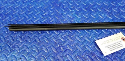 2006 BMW 325i E90 OEM REAR RIGHT PASSENGER SIDE DOOR WINDOW WEATHER STRIP SEAL - Picture 5 of 9