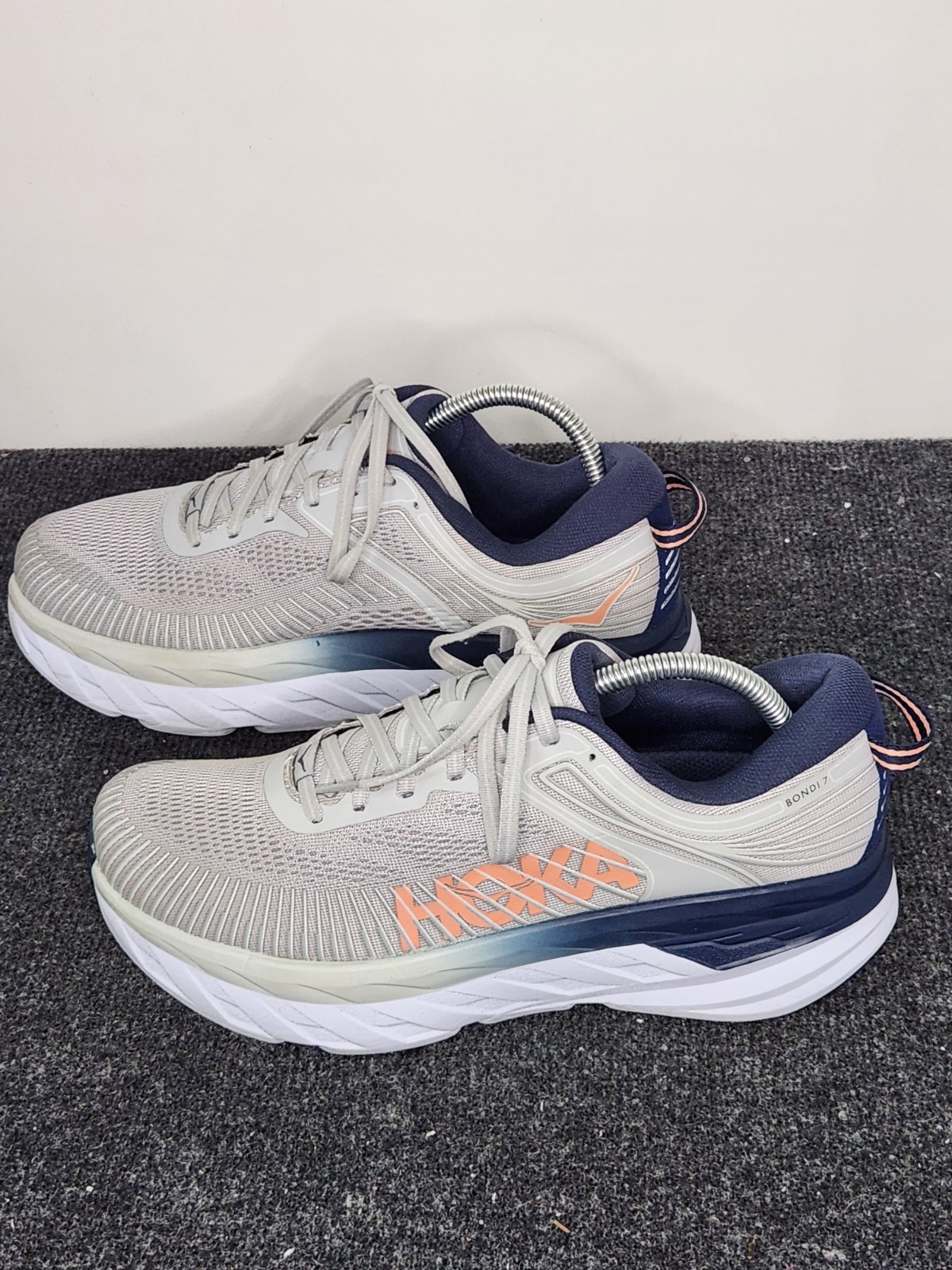 Hoka One One Womens Bondi 7 Gray Running Shoes Sneakers Size 9.5