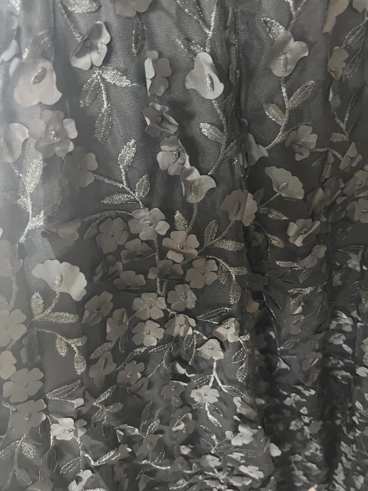 Vestido formal novo com etiquetas Xscape preto floral tamanho 14P manga longa malha cintura - Imagem 4 de 4