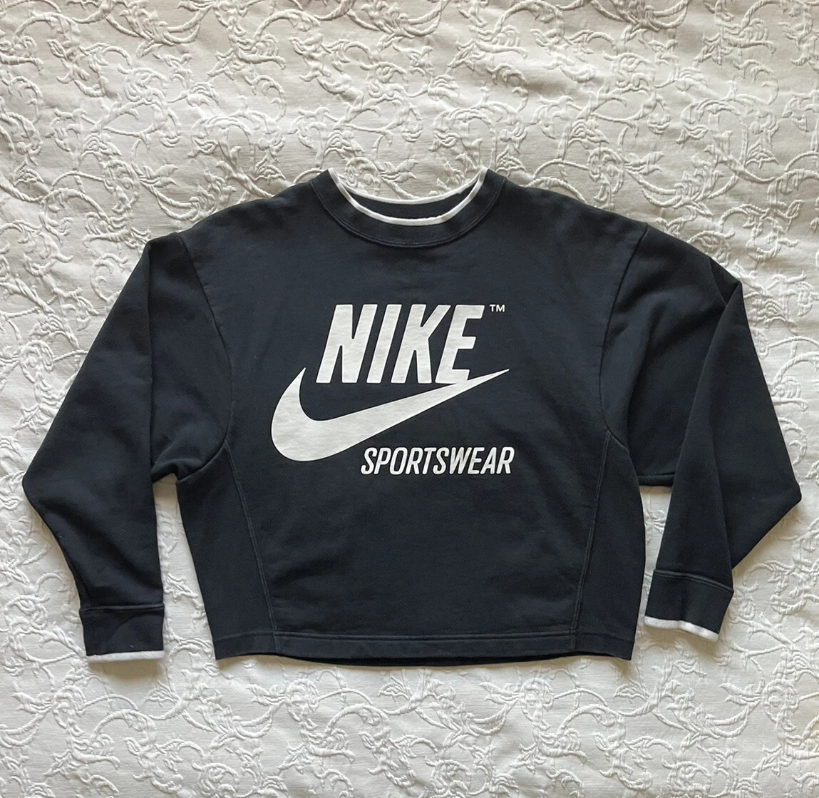 NIKE LOGO WOMEN S SPORTSWEAR ARCHIVE BLACK CREW NECK SWEATER XS RELAXED FIT