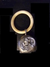 Hochet de bébé en argent ancien à  Motif d'Arlequin ou Comédia dell'Arte