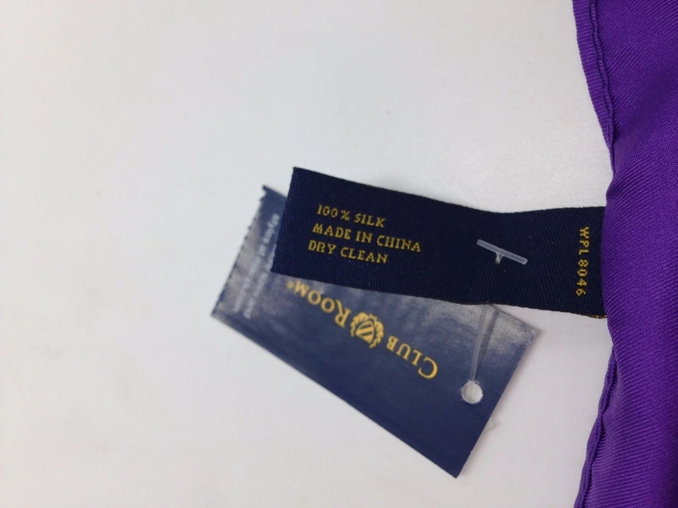 Pañuelo informal de seda púrpura liso cuadrado de bolsillo para hombre Club Room $95 Foto 3 de 4