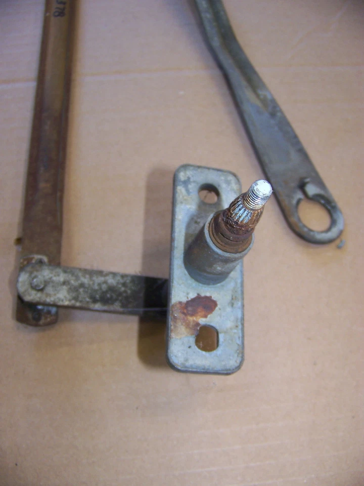 1963 PLYMOUTH VALIANT WIPER LINKAGE & PIVÔS FABRICANTE DE EQUIPAMENTO ORIGINAL - Imagem 3 de 4