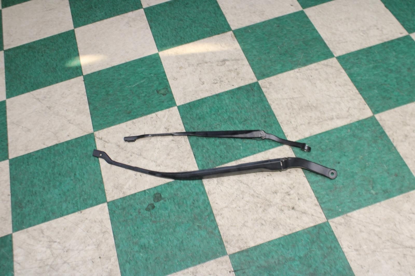 Maserati Quattroporte 2014-2021 Front Left, right Wiper arms Pair