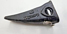 John Deere TK225FD: Fanggs™ Tooth TK-Series Bucket Tooth for John Deere 75 P 75C