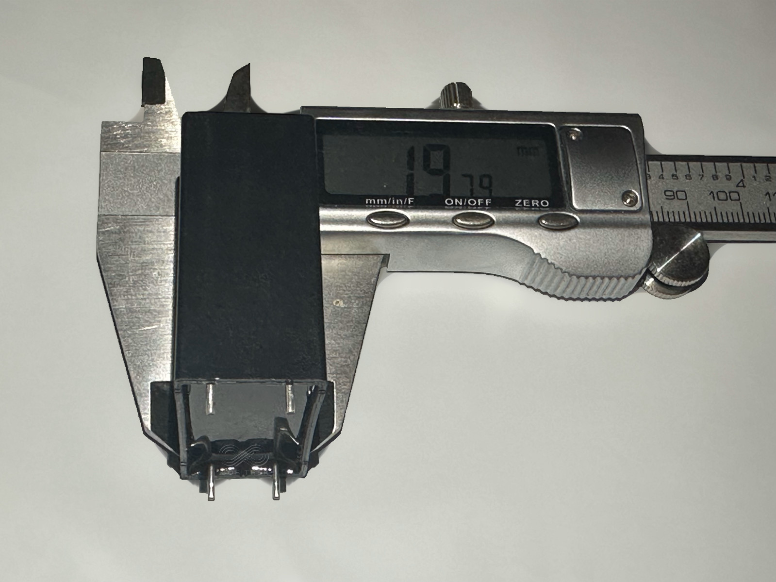 EZPE1B106MTA Panasonic 10uF 1100V Metallized Polypropylene Film Capacitor