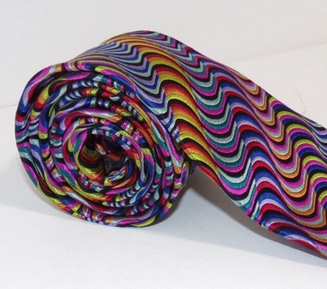 LAWRENCE IVEY, WOW!! IMPRESIONANTE CORBATA NEÓN MULTICOLOR FORMA CURVA. Foto 2 de 4