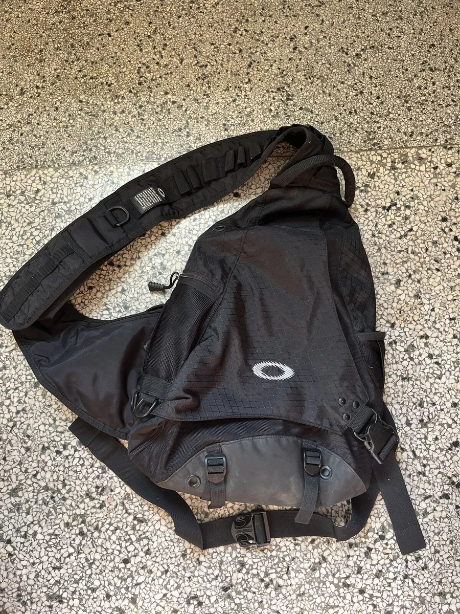 Vintage Oakley Software Sandbag Sling Pack Backpack Black