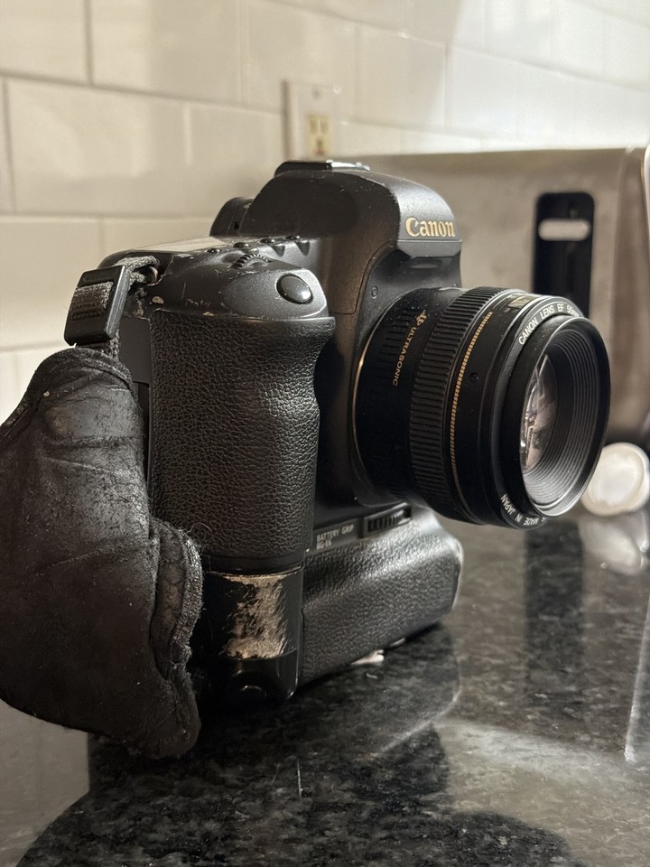 Canon EOS 5D Mark II DSLR with 50mm f/1.4 Lens & BG-E6 Grip | eBay