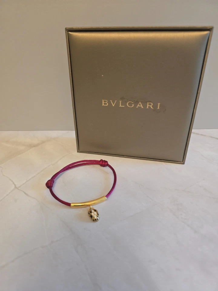 Pulsera Bvlgari Serpenti Forever en tela roja Foto 3 de 4