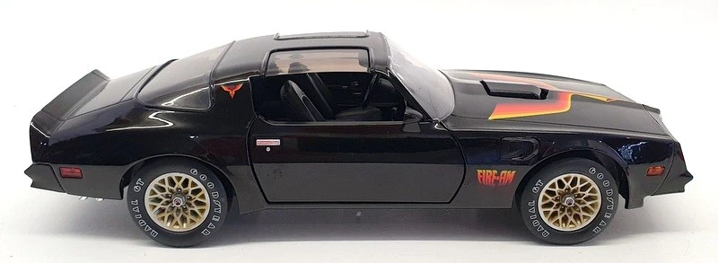 Greenlight 1/18 Scale 19080 - 1977 Pontiac Firebird Trans AM - Black - Image 3 of 4