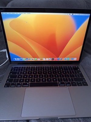 Apple MacBook Pro Laptop 13-inch, 2017, Two-Thunderbolt 3 Ports