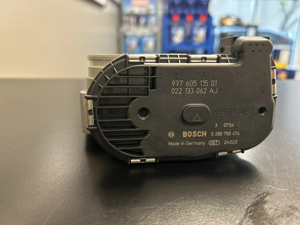 NUEVA CARROCERÍA DEL ACELERADOR BOSCH para PORSCHE Cayenne 6 cilindros o Volkswagen Touareg Foto 3 de 4