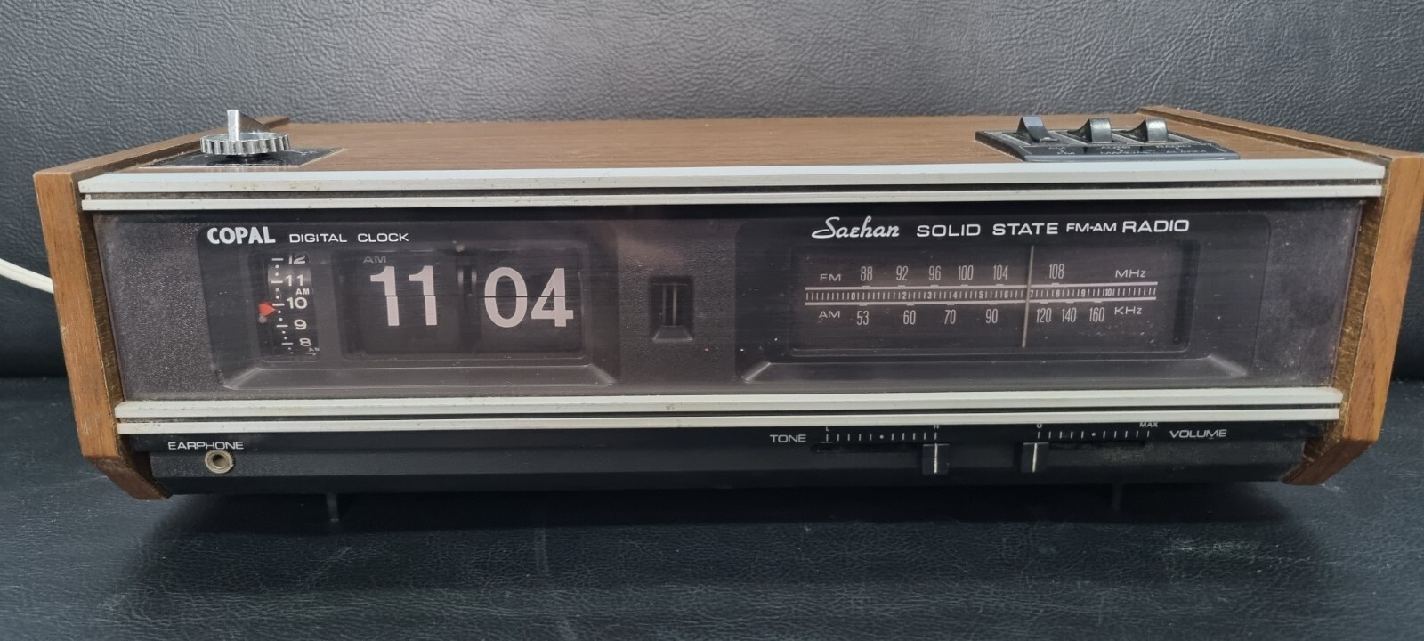 Vintage Retro Copal Flip Clock with Solid State Am/Fm Radio and Alarm