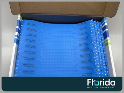 NEW BOX OF 500 PLASTIC WRISTBANDS NARROW WRITE-ON BLUE. REF: 5060-13-PDM-I.