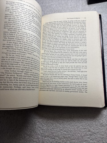 John Irving, The World According to Garp, E.P. Dutton 1978 - Picture 17 of 19