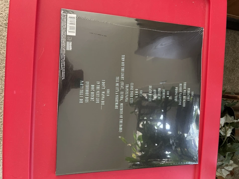 Kim Petras Turn Off The Light Glow in the Dark Colored Vinyl 2LP RARE IN HAND Foto 3 de 3