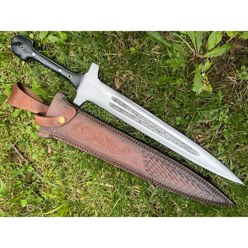 Espada corta de caza hecha a mano de acero al carbono Full Tang con funda para exteriores Foto 2 de 4