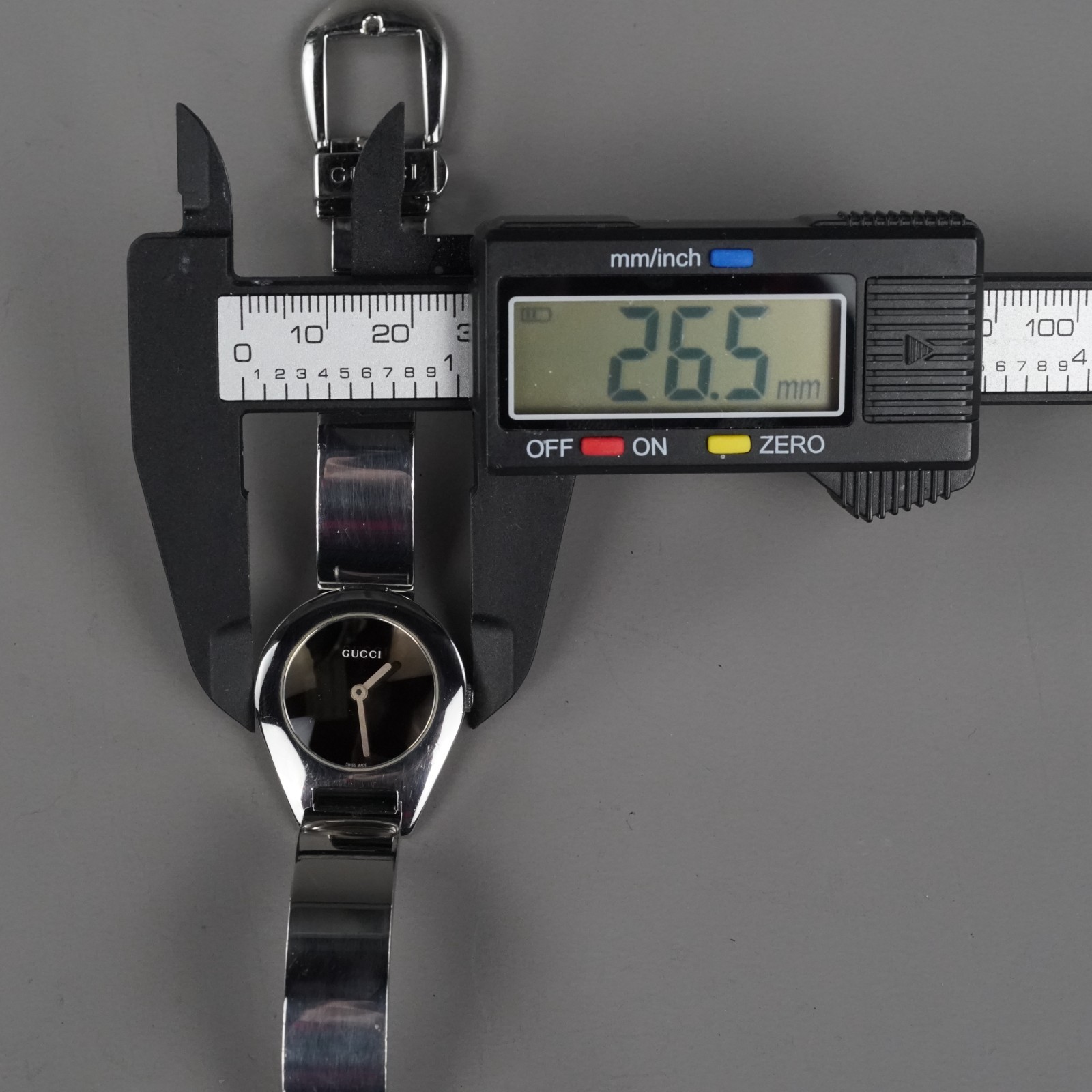 GUCCI Vintage Women's Watch 6700L Silver 27mm Vintage New Battery 0105015 thumbnail 20