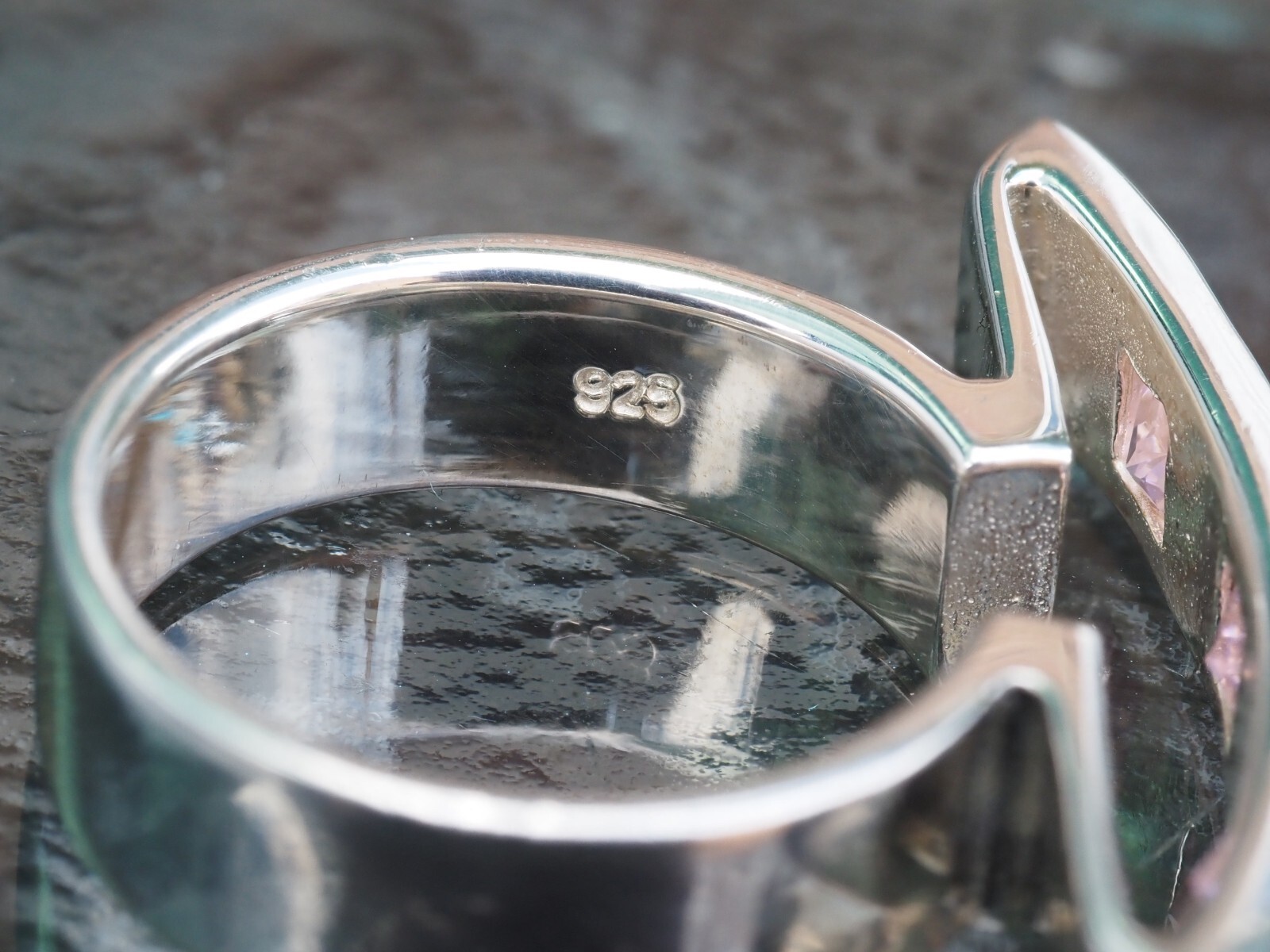 Photo 4 of Unusual Sterling Silver Pink Stone Ring Size P (R137)