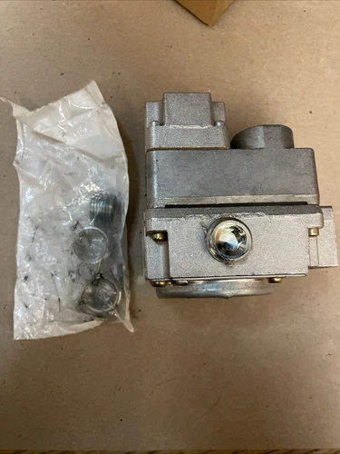 White Rodgers Model 36C21 Type 411 24 V Gas Valve