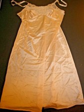 Hanes Her Way Beige Full Slip 7243 Size 34