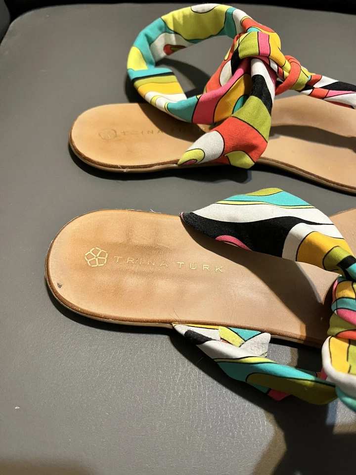 Fabulosas sandalias Trina Turk estampadas 10  Foto 3 de 4