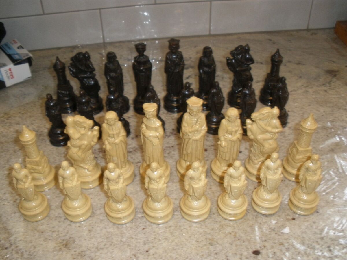 COMPLETE ANRI & LOWE CHESS SET 32 PIECES NO BOARD