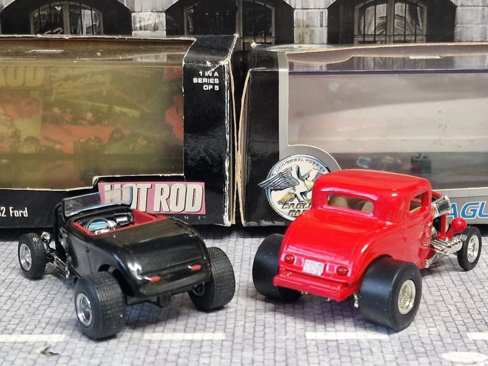 1/43 HOT WHEELS / UNIVERSAL HOBBIES - FORD HOT / STREET ROAD 1932 - Immagine 3 di 4