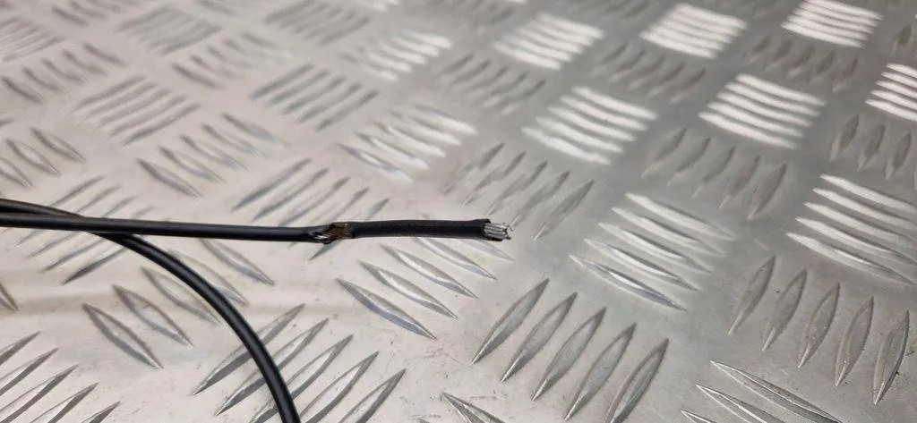 JP GROUP 1470300100 Câble De Frein à Main Pour BMW Série 3