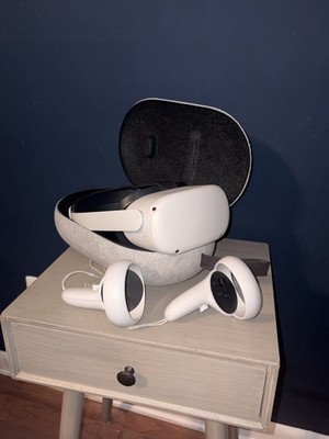 Oculus Quest 1   64GB VR BUNDLE   Controllers + Premium Case + Elite Headstrap.