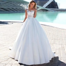 Satin Sleeveless Wedding Dress Beaded Lace Decal Layered Pleated Bridal Gown
