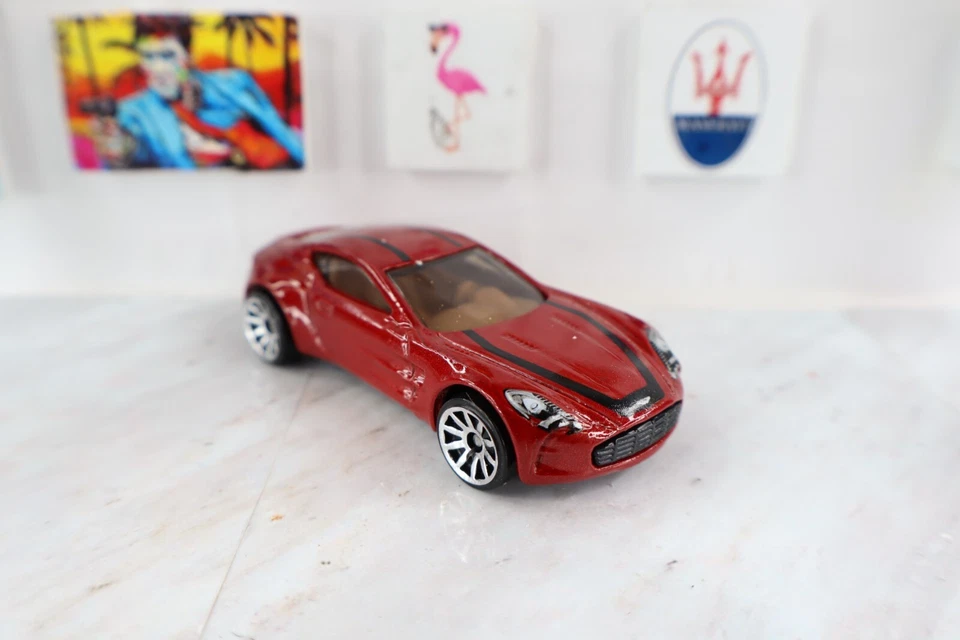 ✅ Llantas Aston Martin One-77 Hot Wheels 2023 Motor Show Series rojas 10SP 1:64 sueltas Foto 2 de 4