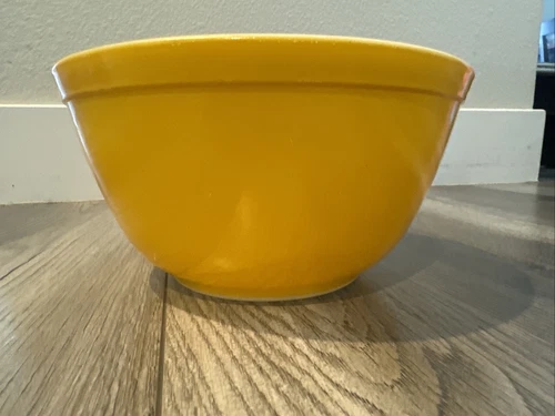 Vintage Pyrex Yellow Orange 402 1 1/2 Quart Nesting Mixing Bowl