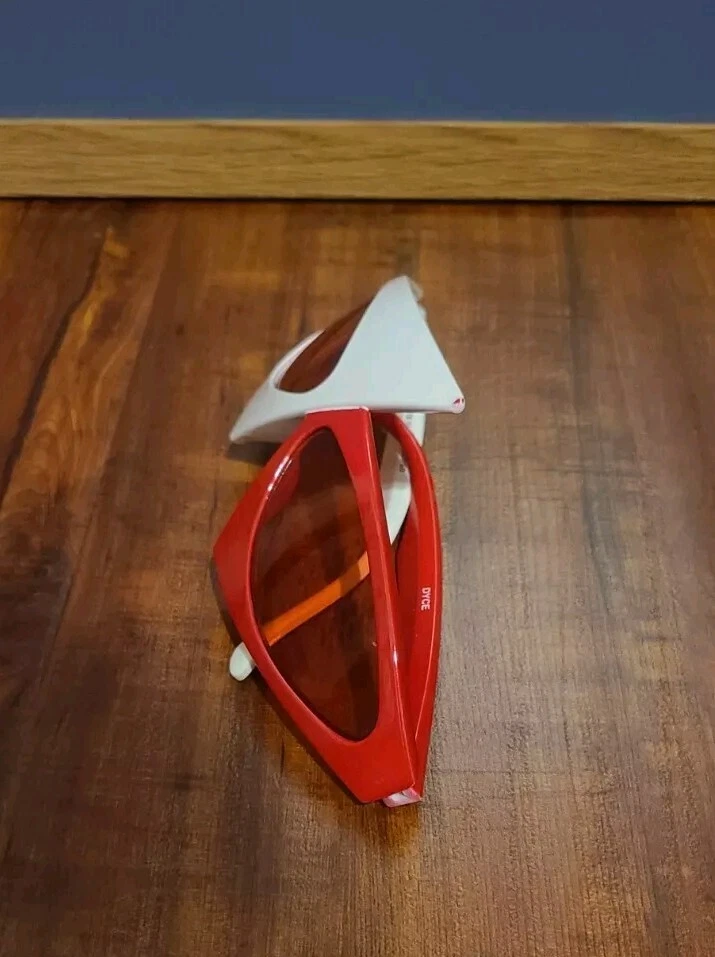 Gafas de sol DYCE vintage rojo y blanco bloque de color esque marcos retro DYVT56987C Foto 4 de 4