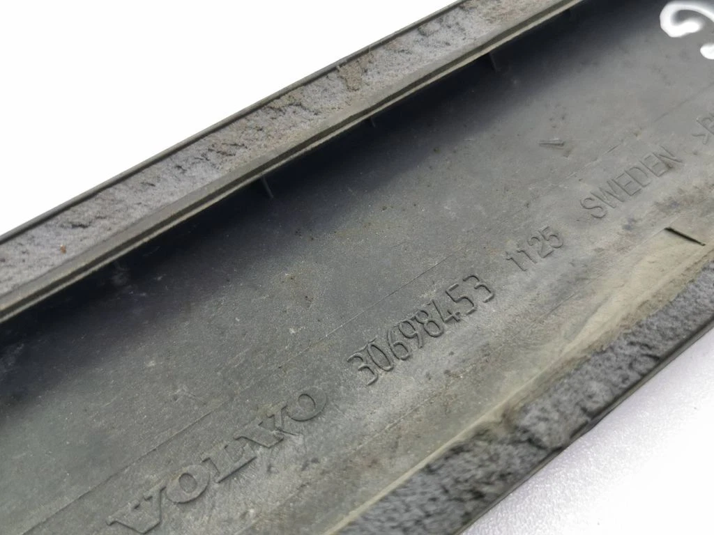 Volvo XC90 Rear Door Trim Molding Moulding Left 30698453 AMD87679 