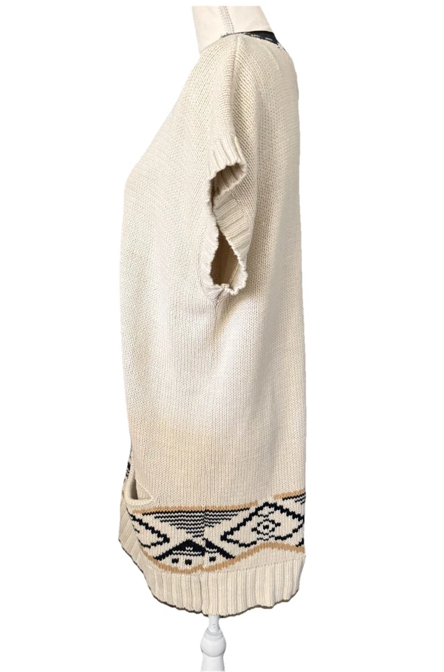 Chaleco Suéter Fylo Talla L Marfil con Borde Azteca Negro y Dorado Acento Botón Palanca Foto 4 de 4