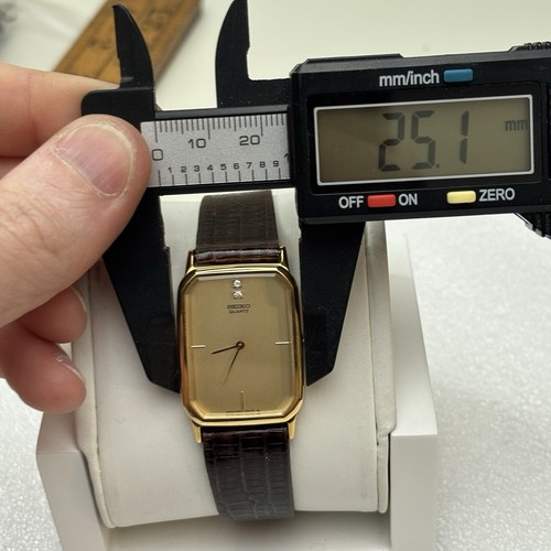 Neo Orologio Seiko Vintage Uomo Tono Oro Tank 2620-5359 25mm Quarzo - Nuovo Batt - Foto 4 di 9