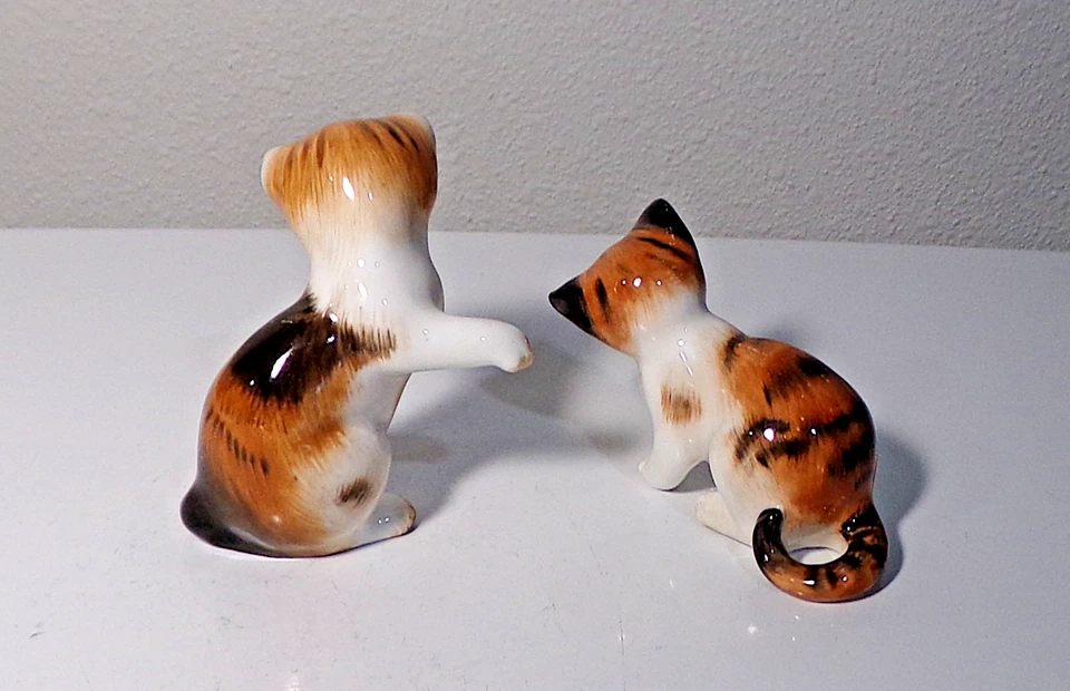 Vintage Royal Doulton Calico Kittens HN2582 Hugger & HN2583 Cat Licking Paw - Image 3 of 4