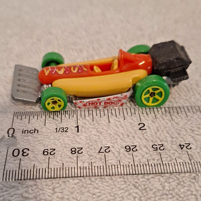 Hot Wheels Street Wiener Hot Dog Car 2017 1:64 Diecast Green Wheels