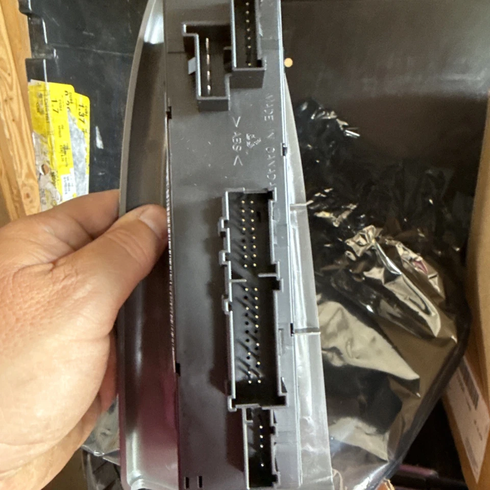 Genuine GM 2002-2004 Chevrolet Trailblazer Window Switch Driver Side 15204666 - Image 2 of 4