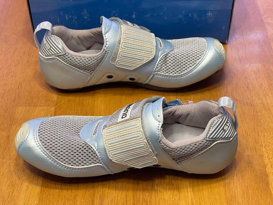 Parte inferior feminina Shimano SH TRO2W carbono, EUA 7, UE 40, 3 parafusos, azul/prata - Imagem 3 de 4