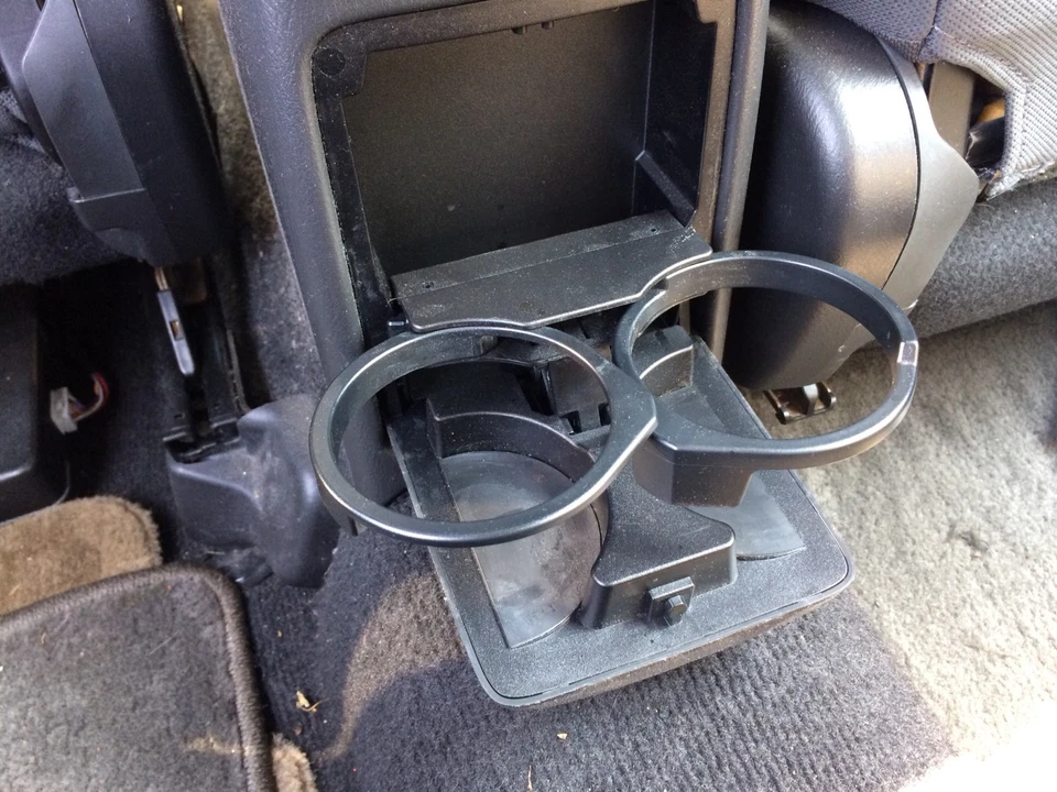 Portavasos trasero doble Subaru Impreza 2005-2007 negro Foto 3 de 4